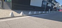 Betónové parkovacie zábrany pyramída